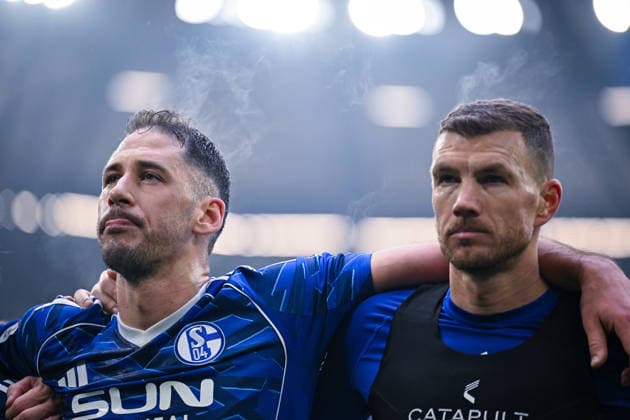 25 01 2026, Football, 2 Bundesliga, Season 2025 2026, Matchday 19, FC Schalke 04 1 FC Kaiserslautern, Nikola Katic FC Schalke 04 , Edin Džeko Dzeko FC Schalke 04 xRHR PHOTO YYx Copyright: KROEGER RHR-FOTOx RHR-FOTO YY