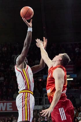 German Basketball Bundesliga BBL , FC Bayern Munich Basketball vs Fitness First Würzburg Baskets, Munich FC Bayern Basketball, Würzburg Baskets Fitness First, Würzburg Baskets, 2026 01 25 in Munich SAP Garden MUENKAT David Fitness First Würzburg Baskets Small Forward SF Nr 55 WUE55 , VOIGTMANN Johannes FC Bayern Basketball C Nr7 FCBB7 sportworld Munich SAP Garden Bayern Germany