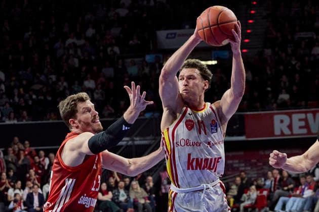 German Basketball Bundesliga BBL , FC Bayern Munich Basketball vs Fitness First Würzburg Baskets, Munich FC Bayern Basketball, Würzburg Baskets Fitness First, Würzburg Baskets, 2026 01 25 in Munich SAP Garden IVEY Brae Fitness First Würzburg Baskets Point Guard PG Nr 11 WUE11 , OBST Andreas FC Bayern Basketball SG Nr13 FCBB13 sportworld Munich SAP Garden Bayern Germany