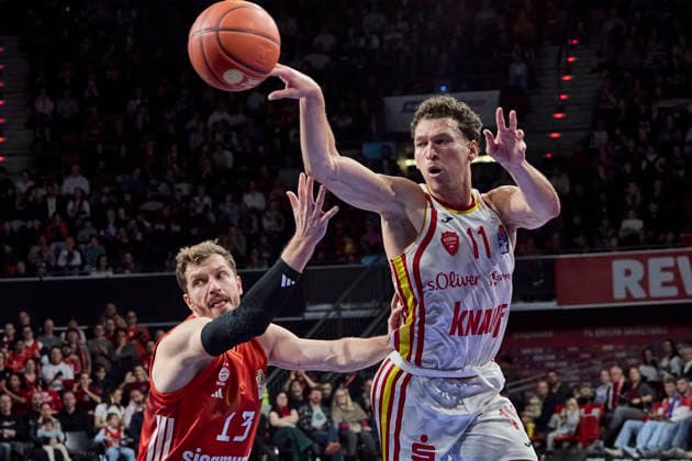 German Basketball Bundesliga BBL , FC Bayern Munich Basketball vs Fitness First Würzburg Baskets, Munich FC Bayern Basketball, Würzburg Baskets Fitness First, Würzburg Baskets, 2026 01 25 in Munich SAP Garden IVEY Brae Fitness First Würzburg Baskets Point Guard PG Nr 11 WUE11 , OBST Andreas FC Bayern Basketball SG Nr13 FCBB13 sportworld Munich SAP Garden Bayern Germany