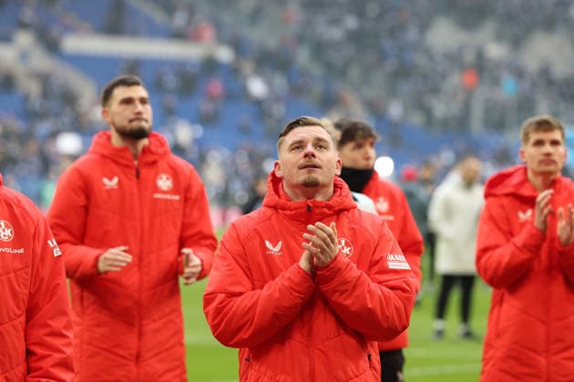25 01 2026, xrekx, Fussball 2 Bundesliga, FC Schalke 04 1 FC Kaiserslautern v l Marlon Ritter 1 FC Kaiserslautern thanks the fans, the player thanks the fans for their support DFL DFB REGULATIONS PROHIBIT ANY USE OF PHOTOGRAPHS as IMAGE SEQUENCES and or QUASI VIDEO Gelsenkirchen