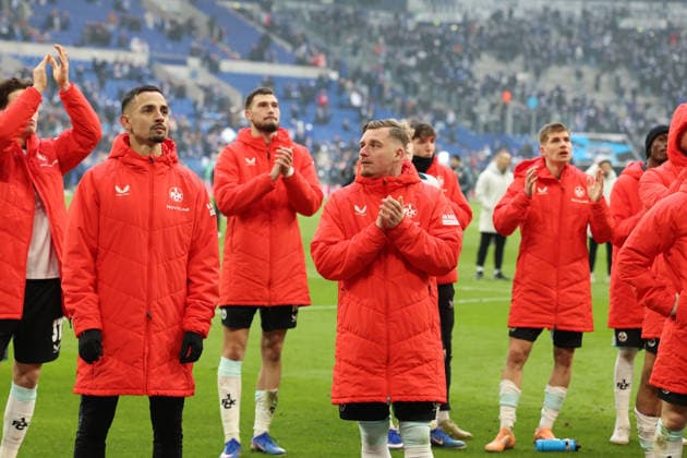 25 01 2026, xrekx, Fussball 2 Bundesliga, FC Schalke 04 1 FC Kaiserslautern v l Kenny Prince Redondo 1 FC Kaiserslautern Marlon Ritter 1 FC Kaiserslautern thanks the fans, the player thanks the fans for their support DFL DFB REGULATIONS PROHIBIT ANY USE OF PHOTOGRAPHS as IMAGE SEQUENCES and or QUASI VIDEO Gelsenkirchen