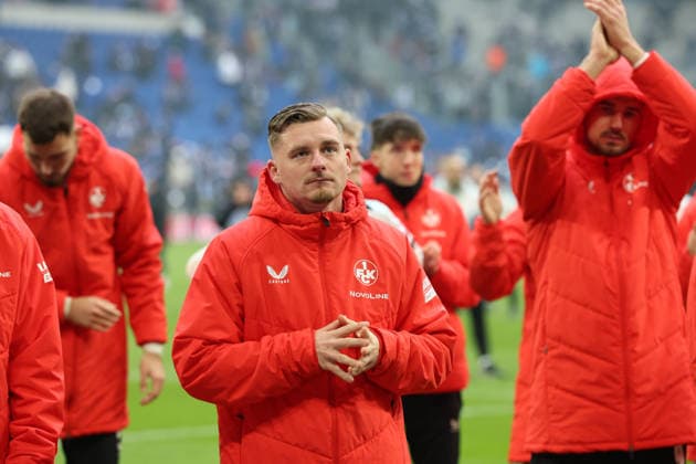 25 01 2026, xrekx, Fussball 2 Bundesliga, FC Schalke 04 1 FC Kaiserslautern v l Marlon Ritter 1 FC Kaiserslautern thanks the fans, the player thanks the fans for their support DFL DFB REGULATIONS PROHIBIT ANY USE OF PHOTOGRAPHS as IMAGE SEQUENCES and or QUASI VIDEO Gelsenkirchen