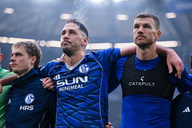 25 01 2026, Football, 2 Bundesliga, Season 2025 2026, Matchday 19, FC Schalke 04 1 FC Kaiserslautern, Nikola Katic FC Schalke 04 , Edin Džeko Dzeko FC Schalke 04 xRHR PHOTO YYx Copyright: KROEGER RHR-FOTOx RHR-FOTO YY