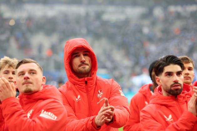 25 01 2026, xrekx, Fussball 2 Bundesliga, FC Schalke 04 1 FC Kaiserslautern v l Ivan Prtajin 1 FC Kaiserslautern thanks the fans, the player thanks the fans for their support DFL DFB REGULATIONS PROHIBIT ANY USE OF PHOTOGRAPHS as IMAGE SEQUENCES and or QUASI VIDEO Gelsenkirchen
