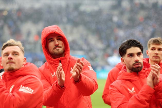 25 01 2026, xrekx, Fussball 2 Bundesliga, FC Schalke 04 1 FC Kaiserslautern v l Ivan Prtajin 1 FC Kaiserslautern thanks the fans, the player thanks the fans for their support DFL DFB REGULATIONS PROHIBIT ANY USE OF PHOTOGRAPHS as IMAGE SEQUENCES and or QUASI VIDEO Gelsenkirchen