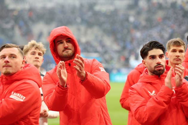 25 01 2026, xrekx, Fussball 2 Bundesliga, FC Schalke 04 1 FC Kaiserslautern v l Ivan Prtajin 1 FC Kaiserslautern thanks the fans, the player thanks the fans for their support DFL DFB REGULATIONS PROHIBIT ANY USE OF PHOTOGRAPHS as IMAGE SEQUENCES and or QUASI VIDEO Gelsenkirchen
