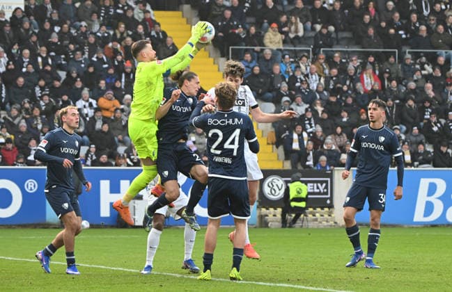 Soccer 2 Bundesliga Season 2025 26 25 01 2025 Ursapharm Arena SV Elversberg elv VfL Bochum bo 1 1 Goalkeeper Timo HORN VfL Bochum Soccer 2 Bundesliga SV Elversberg