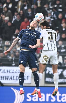 Soccer 2 Bundesliga Season 2025 26 25 01 2025 Ursapharm Arena SV Elversberg elv VfL Bochum bo 1 1 Philipp HOFMANN VfL Bochum , li Maximilian ROHR SV Elversberg Soccer 2 Bundesliga SV Elversberg