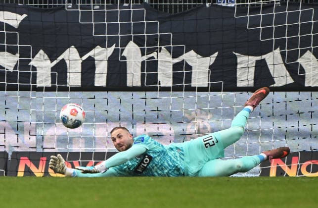 Soccer 2 Bundesliga Season 2025 26 25 01 2025 Ursapharm Arena SV Elversberg elv VfL Bochum bo 1 1 Goalkeeper Nicolas KRISTOF SV Elversberg , Action with ball Soccer 2 Bundesliga SV Elversberg