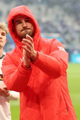 25 01 2026, xrekx, Fussball 2 Bundesliga, FC Schalke 04 1 FC Kaiserslautern v l Ivan Prtajin 1 FC Kaiserslautern thanks the fans, the player thanks the fans for their support DFL DFB REGULATIONS PROHIBIT ANY USE OF PHOTOGRAPHS as IMAGE SEQUENCES and or QUASI VIDEO Gelsenkirchen