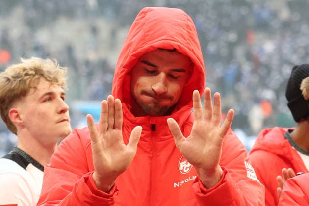 25 01 2026, xrekx, Fussball 2 Bundesliga, FC Schalke 04 1 FC Kaiserslautern v l Ivan Prtajin 1 FC Kaiserslautern thanks the fans, the player thanks the fans for their support DFL DFB REGULATIONS PROHIBIT ANY USE OF PHOTOGRAPHS as IMAGE SEQUENCES and or QUASI VIDEO Gelsenkirchen