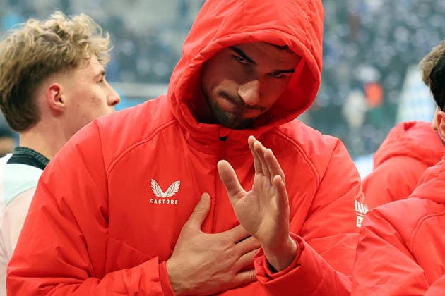 25 01 2026, xrekx, Fussball 2 Bundesliga, FC Schalke 04 1 FC Kaiserslautern v l Ivan Prtajin 1 FC Kaiserslautern thanks the fans, the player thanks the fans for their support DFL DFB REGULATIONS PROHIBIT ANY USE OF PHOTOGRAPHS as IMAGE SEQUENCES and or QUASI VIDEO Gelsenkirchen