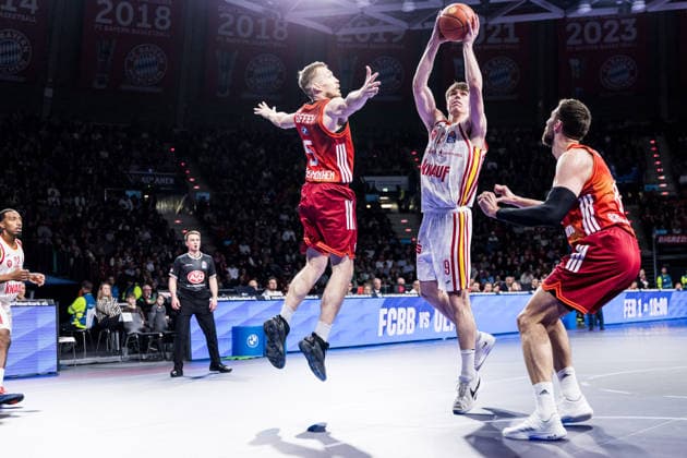 easyCredit Basketball Bundesliga, FC Bayern München Fitness First Würzburg Baskets 25 01 2026 Niels Giffey FC Bayern München, 5 , Christian Skladanowski Fitness First Würzburg Baskets, 19 in the throw, Leon Kratzer FC Bayern München, 8 easyCredit Basketball Bundesliga, FC Bayern München Fitness First Würzburg Baskets Munich, BMW Park on 25 01 2026 Copyright: xBEAUTIFULxSPORTS Wunderlx