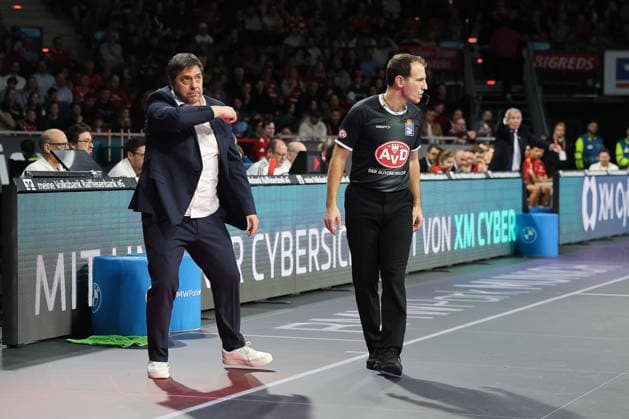 Sasa Filipovski Fitness First Wuerzburg Baskets, Head Coach gestures, GER, FC Bayern Basketball vs Fitness First Wuerzburg Baskets, Basketball, easycredit Basketball Bundesliga, Matchday 17, Season 2025 2026, 25 01 2026, GER, FC Bayern Basketball vs Fitness First Wuerzburg Baskets, Basketball, easycredit Basketball Bundesliga, Matchday 17, Season 2025 2026, 25 01 2026 Munich Copyright: xEibner-Pressefoto JennixMaulx EP_JML