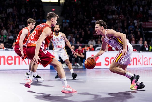 easyCredit Basketball Bundesliga, FC Bayern München Fitness First Würzburg Baskets 25 01 2026 Neno Dimitrijevic FC Bayern München, 0 , Brae Ivey Fitness First Würzburg Baskets, 11 on the ball easyCredit Basketball Bundesliga, FC Bayern München Fitness First Würzburg Baskets Munich, BMW Park on 25 01 2026 Copyright: xBEAUTIFULxSPORTS Wunderlx