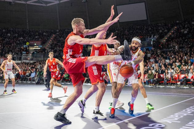 Niels Giffey 5 FC Bayern Basketball , David Muenkat 55 Fitness First Wuerzburg Baskets , FC Bayern Basketball vs Fitness First Wuerzburg Baskets, BBL, Main Round, 25 01 2026 Munich Bavaria Germany Copyright: xkolbert-press UlrichxGamelx