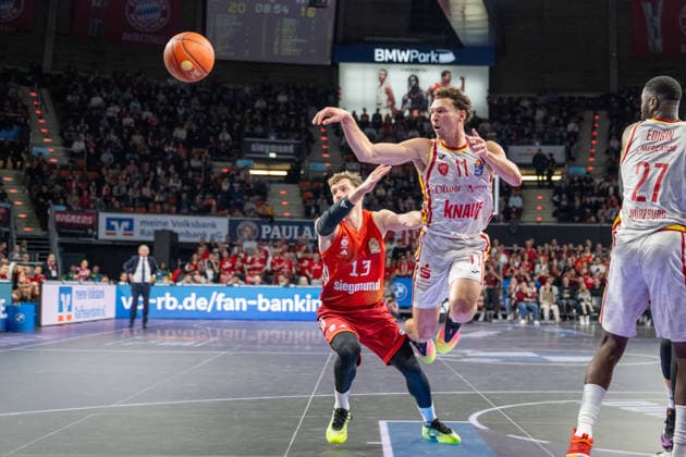Andreas Obst 13 FC Bayern Basketball in duel with Brae Ivey 11 Fitness First Wuerzburg Baskets , FC Bayern Basketball vs Fitness First Wuerzburg Baskets, BBL, Main Round, 25 01 2026 Munich Bavaria Germany Copyright: xkolbert-press UlrichxGamelx