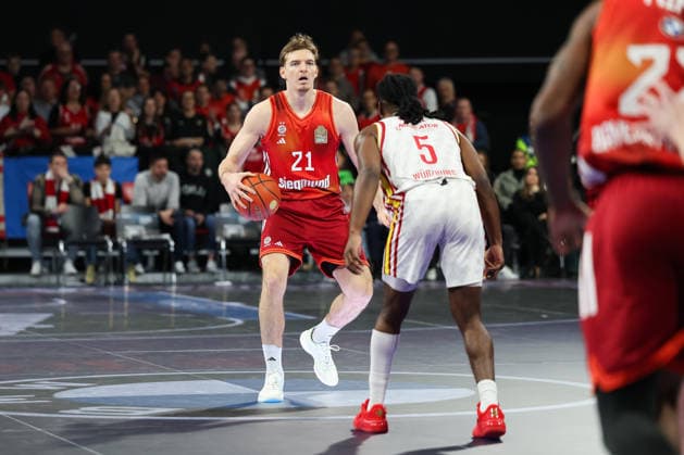 Justuz Hollatz FC Bayern Basketball, 21 it Marcus Carr Fitness First Wuerzburg Baskets, 05 , GER, FC Bayern Basketball vs Fitness First Wuerzburg Baskets, Basketball, easycredit Basketball Bundesliga, 17 Matchday, Season 2025 2026, 25 01 2026, GER, FC Bayern Basketball vs Fitness First Wuerzburg Baskets, Basketball, easycredit Basketball Bundesliga, 17 Matchday, Season 2025 2026, 25 01 2026 Munich Copyright: xEibner-Pressefoto JennixMaulx EP_JML