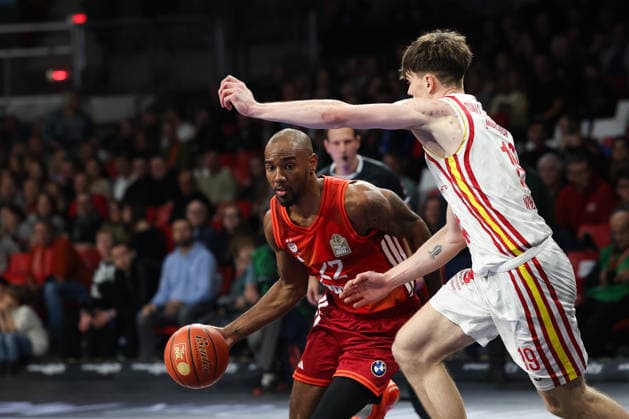 Isiaha Mike FC Bayern Basketball, 22 with Christian Skaladanowski Fitness First Wuerzburg Baskets, 19 , GER, FC Bayern Basketball vs Fitness First Wuerzburg Baskets, Basketball, easycredit Basketball Bundesliga, Matchday 17, Season 2025 2026, 25 01 2026, GER, FC Bayern Basketball vs Fitness First Wuerzburg Baskets, Basketball, easycredit Basketball Bundesliga, Matchday 17, Season 2025 2026, 25 01 2026 Munich Copyright: xEibner-Pressefoto JennixMaulx EP_JML