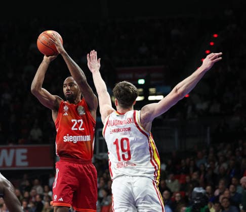 Isiaha Mike FC Bayern Basketball, 22 with Christian Skaladanowski Fitness First Wuerzburg Baskets, 19 , GER, FC Bayern Basketball vs Fitness First Wuerzburg Baskets, Basketball, easycredit Basketball Bundesliga, Matchday 17, Season 2025 2026, 25 01 2026, GER, FC Bayern Basketball vs Fitness First Wuerzburg Baskets, Basketball, easycredit Basketball Bundesliga, Matchday 17, Season 2025 2026, 25 01 2026 Munich Copyright: xEibner-Pressefoto JennixMaulx EP_JML