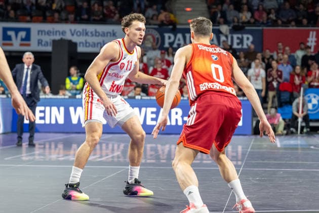 Brae Ivey 11 Fitness First Wuerzburg Baskets in duel with Neno Dimitrijevic 0 FC Bayern Basketball , FC Bayern Basketball vs Fitness First Wuerzburg Baskets, BBL, Main Round, 25 01 2026 Muenchen Bayern Germany Copyright: xkolbert-press UlrichxGamelx