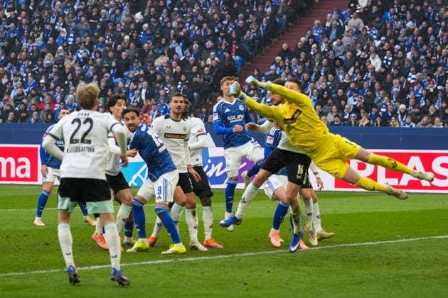 Germany Soccer 2 Bundesliga, Season 2025 26, 19 Matchday FC Schalke 04 vs 1 FC Kaiserslautern, 25 01 2026, Veltins Arena Gelsenkirchen, North Rhine-Westphalia Julian Krahl 1 FC Kaiserslautern, 1 Atanas Chernev 1 FC Kaiserslautern, 16 Mika Haas 1 FC Kaiserslautern, 22 Moussa Sylla FC Schalke 04, 9 Copyright: xLeonxFrickx