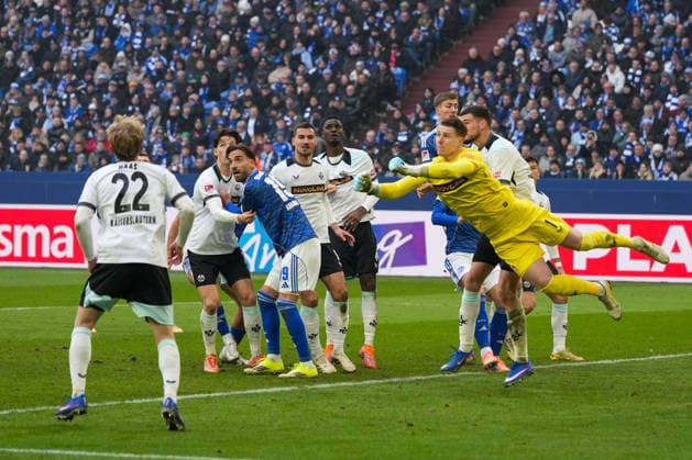 Germany Soccer 2 Bundesliga, Season 2025 26, 19 Matchday FC Schalke 04 vs 1 FC Kaiserslautern, 25 01 2026, Veltins Arena Gelsenkirchen, North Rhine-Westphalia Julian Krahl 1 FC Kaiserslautern, 1 Atanas Chernev 1 FC Kaiserslautern, 16 Mika Haas 1 FC Kaiserslautern, 22 Moussa Sylla FC Schalke 04, 9 Copyright: xLeonxFrickx