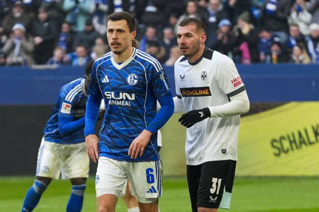 Germany Soccer 2 Bundesliga, Season 2025 26, 19 Matchday FC Schalke 04 vs 1 FC Kaiserslautern, 25 01 2026, Veltins Arena Gelsenkirchen, North Rhine-Westphalia Ron Schallenberg FC Schalke 04, 6 Luca Sirch 1 FC Kaiserslautern, 31 Copyright: xLeonxFrickx