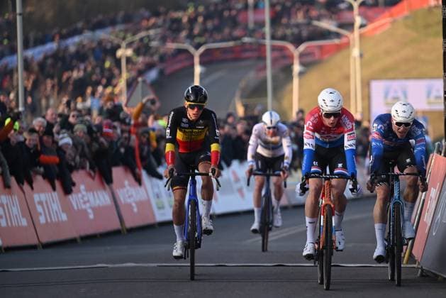 Belgian Thibau Nys, Dutch Tibor Del Grosso and Belgian Niels Vandeputte sprint for the finish of the men s elite race at the World Cup cyclocross cycling event in Hoogerheide, Netherlands, stage 12 (out of 12) of the UCI World Cup cyclocross competition, Sunday 25 January 2026. LUCxCLAESSEN  x158494417x