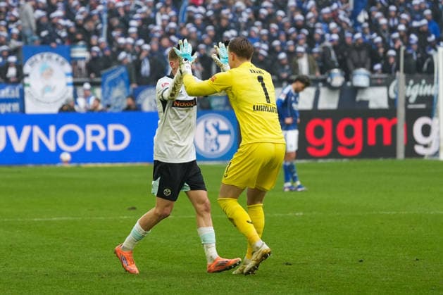Germany Soccer 2 Bundesliga, Season 2025 26, Matchday 19 FC Schalke 04 vs 1 FC Kaiserslautern, 25 01 2026, Veltins Arena Gelsenkirchen, North Rhine-Westphalia Julian Krahl 1 FC Kaiserslautern, 1 Cheers after Ivan Prtajins 2-0 goal 1 FC Kaiserslautern, 9 Copyright: xLeonxFrickx