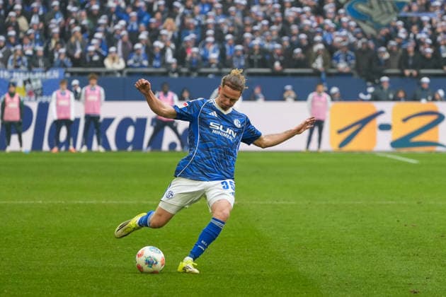 Germany Soccer 2 Bundesliga, Season 2025 26, Matchday 19 FC Schalke 04 vs 1 FC Kaiserslautern, 25 01 2026, Veltins Arena Gelsenkirchen, North Rhine-Westphalia Mika Wallentowitz FC Schalke 04, 35 Copyright: xLeonxFrickx