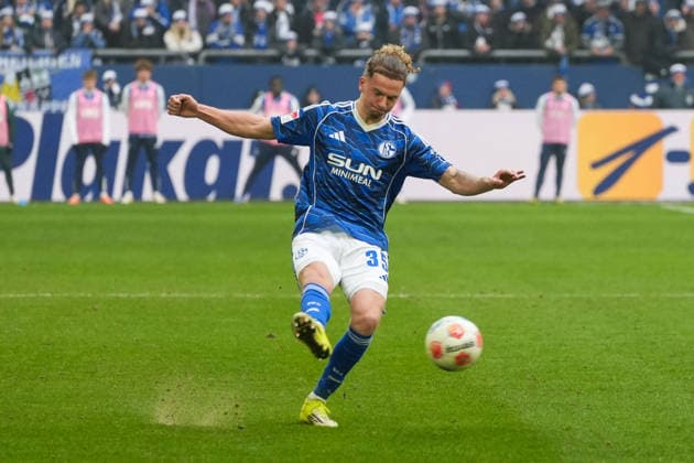 Germany Soccer 2 Bundesliga, Season 2025 26, Matchday 19 FC Schalke 04 vs 1 FC Kaiserslautern, 25 01 2026, Veltins Arena Gelsenkirchen, North Rhine-Westphalia Mika Wallentowitz FC Schalke 04, 35 Copyright: xLeonxFrickx