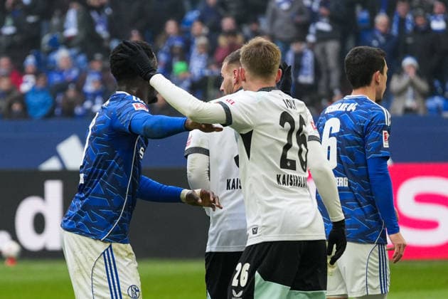 Germany Soccer 2 Bundesliga, Season 2025 26, 19 Matchday FC Schalke 04 vs 1 FC Kaiserslautern, 25 01 2026, Veltins Arena Gelsenkirchen, North Rhine-Westphalia Christian Gomis FC Schalke 04, 7 Paul Joly 1 FC Kaiserslautern, 26 Copyright: xLeonxFrickx