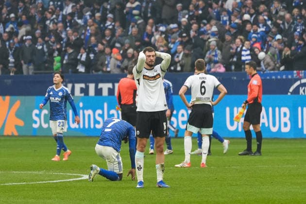 Germany Soccer 2 Bundesliga, Season 2025 26, Matchday 19 FC Schalke 04 vs 1 FC Kaiserslautern, 25 01 2026, Veltins Arena Gelsenkirchen, North Rhine-Westphalia Atanas Chernev 1 FC Kaiserslautern, 16 frustrated, disappointed after the final whistle Copyright: xLeonxFrickx