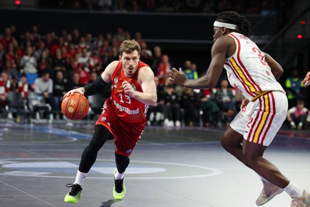 Andreas Obst FC Bayern Basketball, 13 with Charles Thompson Fitness First Wuerzburg Baskets, 32 , GER, FC Bayern Basketball vs Fitness First Wuerzburg Baskets, Basketball, easycredit Basketball Bundesliga, 17 Matchday, Season 2025 2026, 25 01 2026, GER, FC Bayern Basketball vs Fitness First Wuerzburg Baskets, Basketball, easycredit Basketball Bundesliga, 17 Matchday, Season 2025 2026, 25 01 2026 Munich Copyright: xEibner-Pressefoto JennixMaulx EP_JML