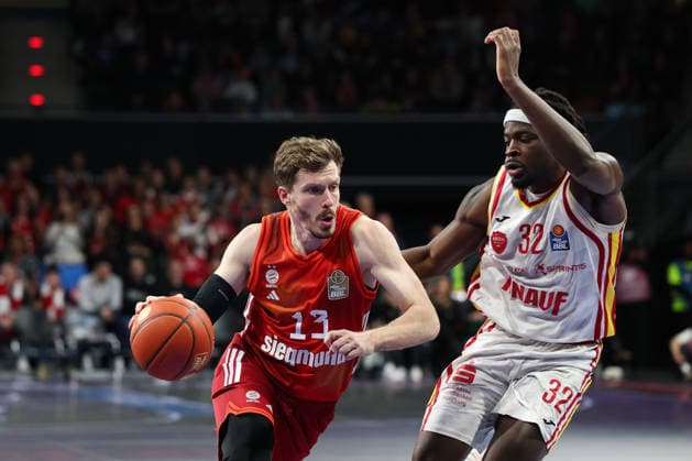 Andreas Obst FC Bayern Basketball, 13 with Charles Thompson Fitness First Wuerzburg Baskets, 32 , GER, FC Bayern Basketball vs Fitness First Wuerzburg Baskets, Basketball, easycredit Basketball Bundesliga, 17 Matchday, Season 2025 2026, 25 01 2026, GER, FC Bayern Basketball vs Fitness First Wuerzburg Baskets, Basketball, easycredit Basketball Bundesliga, 17 Matchday, Season 2025 2026, 25 01 2026 Munich Copyright: xEibner-Pressefoto JennixMaulx EP_JML