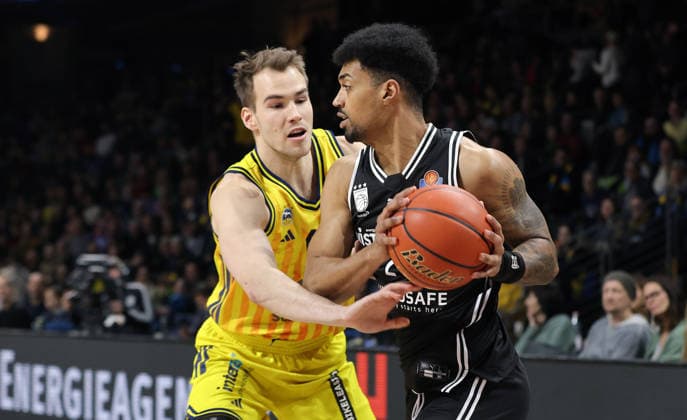 Malte Delow, Ibrahim Watson on the ball duel Game scene Action Sport Basketball BBL Bundesliga Men 17 Matchday Season 2025 2026 25 01 2026 ALBA Berlin vs BMA365 Bamberg Baskets