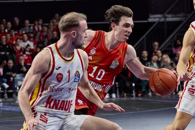 German Basketball Bundesliga BBL , FC Bayern Munich Basketball vs Fitness First Würzburg Baskets, Munich FC Bayern Basketball, Würzburg Baskets Fitness First, Würzburg Baskets, 2026 01 25 in Munich SAP Garden JESSUP Justinian FC Bayern Basketball SG Nr10 FCBB10 , HERZOG Lukas Fitness First Würzburg Baskets Shooting Guard SG Nr 1 WUE1 sportworld Munich SAP Garden Bayern Germany
