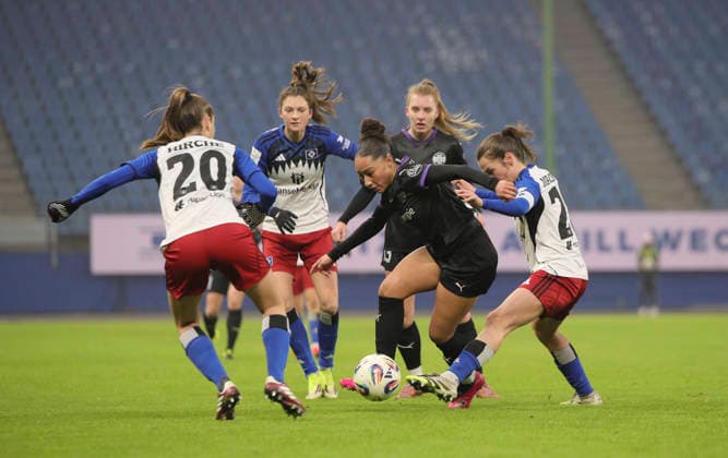 Photo Vanessa Fürst Essen against Emilia HIRCHE HSV and Pauline MACHTENS HSV Fußball Pixel Bundesliga der Frauen am So 25 01 2026 15 Spieltag Hamburger SV SGS Essen