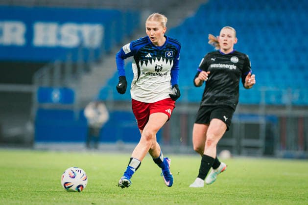 Google Pixel Frauen Bundesliga Hamburger SV vs SGS Essen, 25 01 2026 Paulina Bartz Hamburger SV, 37 am Ball Fußball, Google Pixel Frauen Bundesliga, 15 Spieltag Hamburger SV vs SGS Essen am 25 01 2026 im Volksparkstadion, Hamburg DFB REGULATIONS PROHIBIT ANY USE OF PHOTOGRAPHS AS IMAGE SEQUENCES AND OR QUASI VIDEO Copyright: xBEAUTIFULxSPORTS Tonhäuserx