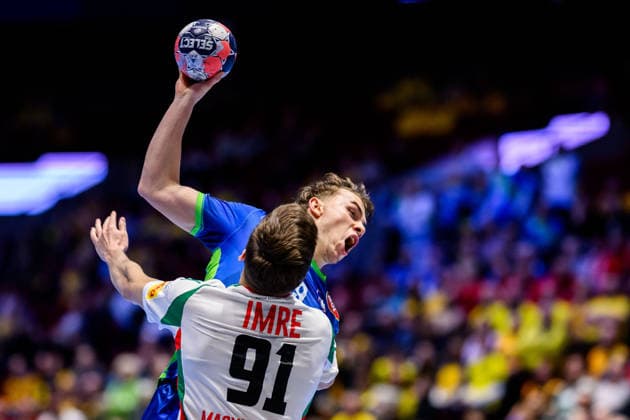260125 Stas Slatinek Jovicic of Slovenia and Bence Imre of Hungary during the EHF European Handball Championship main round match between Slovenia and Hungary on January 25, 2026 in Malmö Photo Petter Arvidson BILDBYRAN kod PA PA1137 handball handball handball handballs em 2026 slovenien slovenia hungary ungern ehf european handball championship bbeng  Copyright: PETTERxARVIDSON BB260125PA004