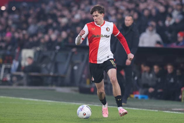 2026-01-25 Feyenoord v Heracles Almelo - Dutch Vriendenloterij Eredivisie ROTTERDAM, NETHERLANDS - JANUARY 25: Leo Sauer of Feyenoord runs with the ball during the Dutch Vriendenloterij Eredivisie match between Feyenoord and Heracles Almelo at Stadion Feijenoord on January 25, 2026 in Rotterdam, Netherlands. Rotterdam Stadion Feijenoord Netherlands Content not available for redistribution in The Netherlands directly or indirectly through any third parties. Copyright: xHansxvanxderxValkx