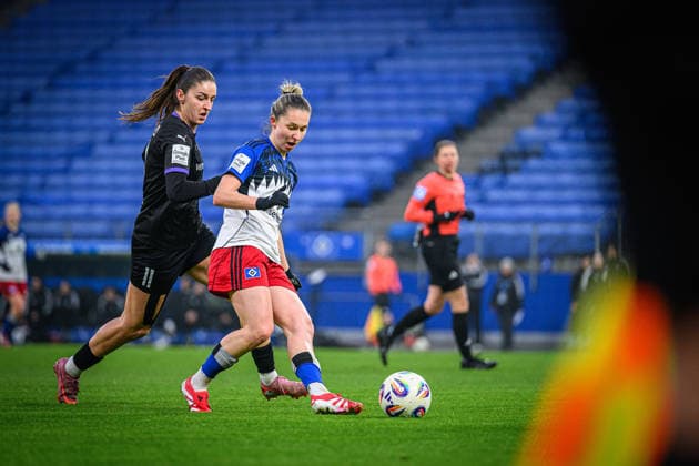Soccer I Women I Season 2025 2026 I Bundesliga I 15 Matchday I Hamburger SV SGS Essen I 25 01 2026 Laureta Elmazi 11, SGS Essen , Maria Mikolajova 27, Hamburger SV Hamburg Volksparkstadion Hamburg Germany Copyright: xLobecax xHenningxRohlfsx