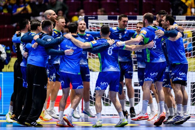 260125 Players of Slovenia celebrate after the EHF European Handball Championship main round match between Slovenia and Hungary on January 25, 2026 in Malmö Photo Petter Arvidson BILDBYRAN kod PA PA1137 handball handball handballs em 2026 slovenien slovenia hungary ungern ehf european handball championship bbeng jubel  Copyright: PETTERxARVIDSON BB260125PA006