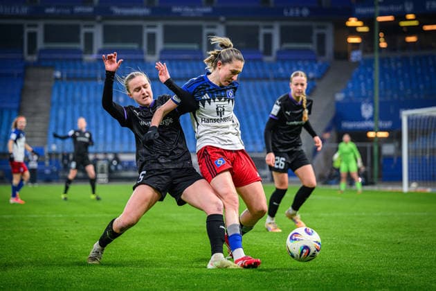 Soccer I Women I Season 2025 2026 I Bundesliga I 15 Matchday I Hamburger SV SGS Essen I 25 01 2026 Paula Flach 5, SGS Essen , Maria Mikolajova 27, Hamburger SV Hamburg Volksparkstadion Hamburg Germany Copyright: xLobecax xHenningxRohlfsx