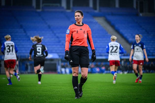 Soccer I Women I Season 2025 2026 I Bundesliga I 15 Matchday I Hamburger SV SGS Essen I 25 01 2026 Annika Kost Referee Hamburg Volksparkstadion Hamburg Germany Copyright: xLobecax xHenningxRohlfsx