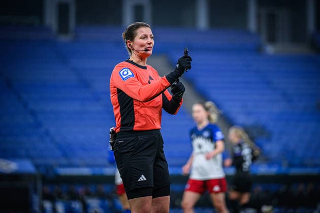Soccer I Women I Season 2025 2026 I Bundesliga I 15 Matchday I Hamburger SV SGS Essen I 25 01 2026 Annika Kost Referee Hamburg Volksparkstadion Hamburg Germany Copyright: xLobecax xHenningxRohlfsx