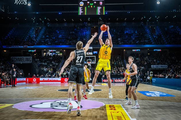 Basketball Berlin 25 01 2026 Season 2025 2026 EasyCredit BBL 1 Bundesliga Men, Men Alba Berlin BMA365 Bamberg Baskets Moses Wood Alba Berlin, No 11 Moritz Krimmer Bamberg, No 27