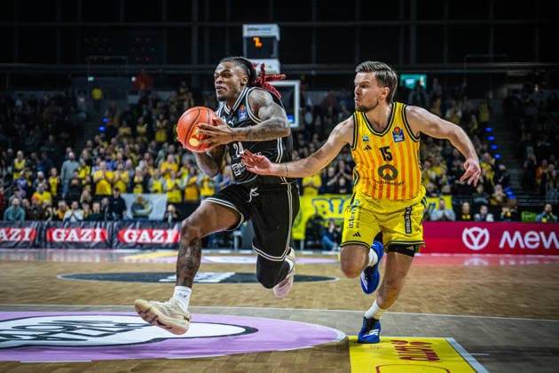 Basketball Berlin 25 01 2026 Season 2025 2026 EasyCredit BBL 1 Bundesliga Men, Men Alba Berlin BMA365 Bamberg Baskets Cobe Williams Bamberg, No 24 Martin Hermannsson Alba Berlin, No 15